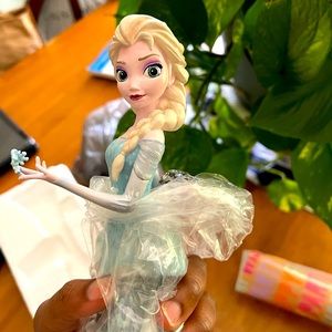 Grand Jester Disney Showcase Elsa Statue 2014